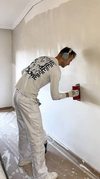 Pared con gotelé antes del alisado